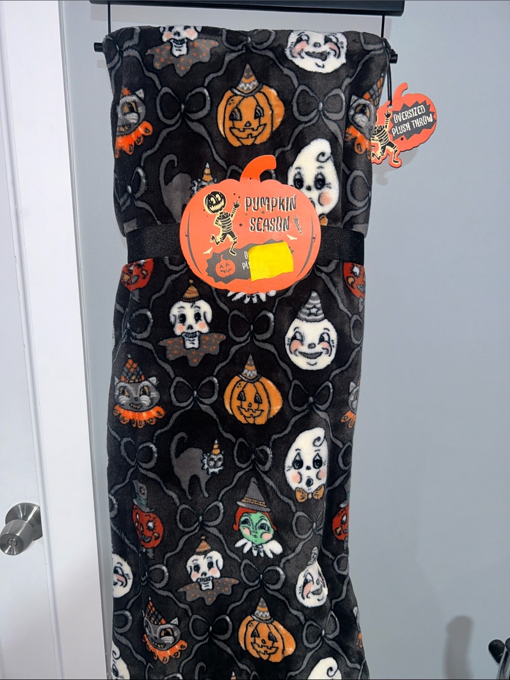 Johanna Parker Inspired Halloween Oversized Plush Throw Blanket - Picture 2 of 3